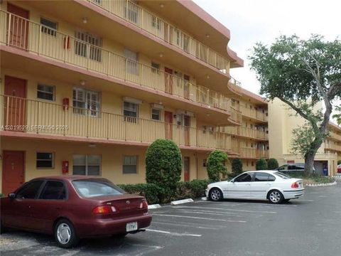 447 NE 195th St 117 Miami FL 33179