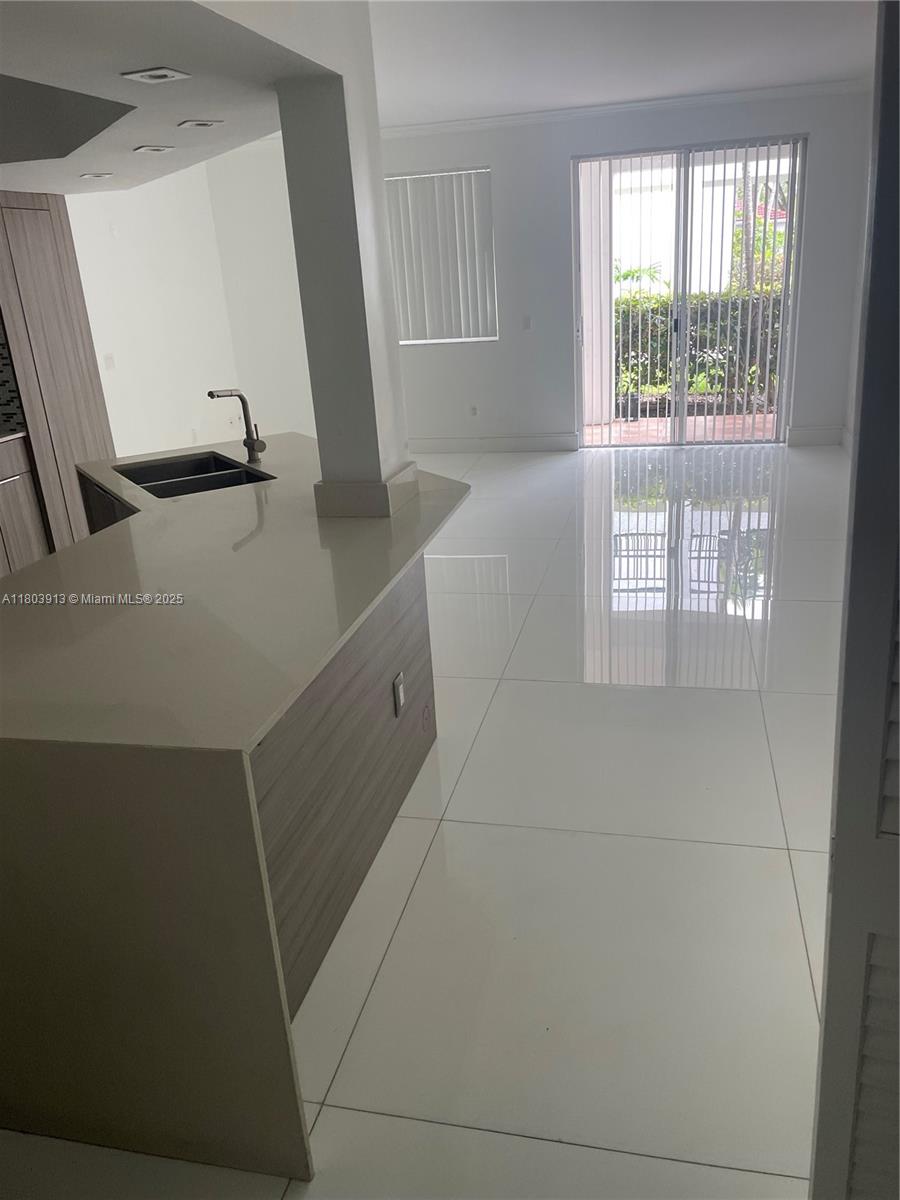 Rental Property at 3155 Ne 184th St 8105, Aventura, Miami-Dade County, Florida - Bedrooms: 2 
Bathrooms: 2  - $3,000 MO.