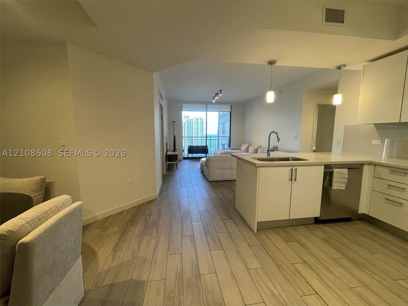 999 SW 1st Ave 3207