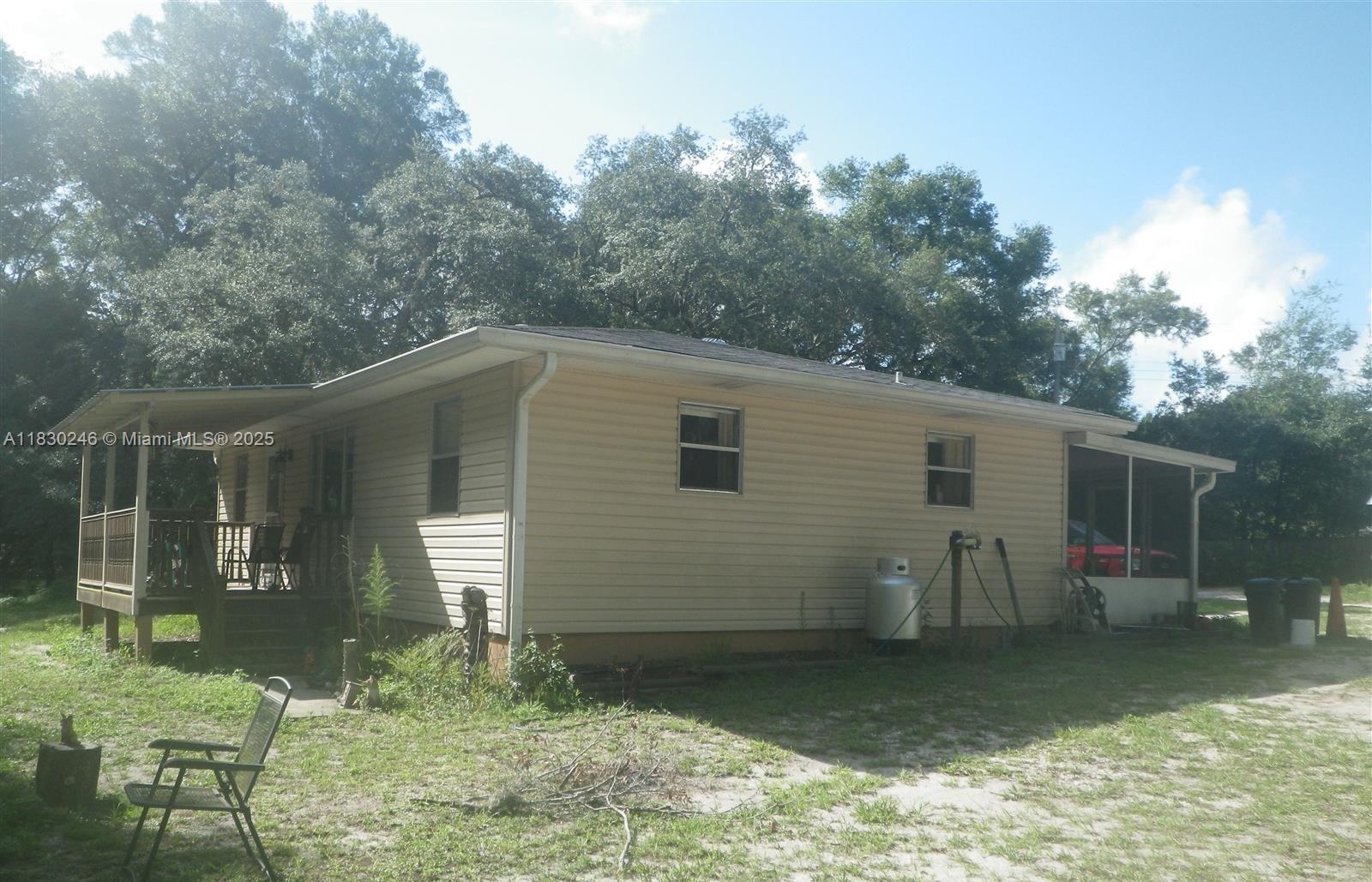 Foreclosure Auction Ends July 10, 2025 at 10:00 AM EST. Discover this inviting 2-bedroom, 1-bathroom home, offering a wonderful opportunity to live in a desirable Floral City neighborhood. The list price is the opening bid for the online auction. Sold As-is with Clear Title. Explore more details and submit your bid through Federa Home App.