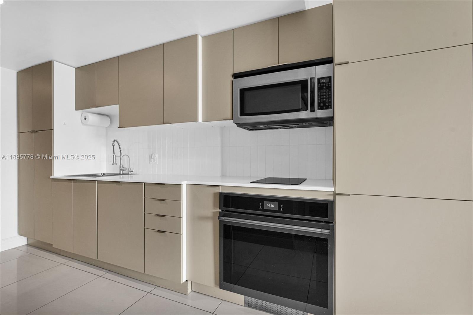 OPERA TOWER CONDO - Residential