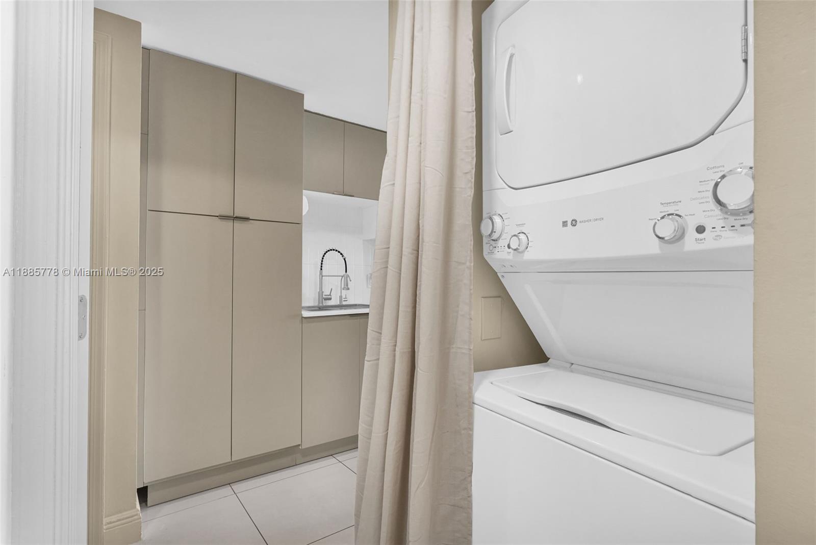 OPERA TOWER CONDO - Residential