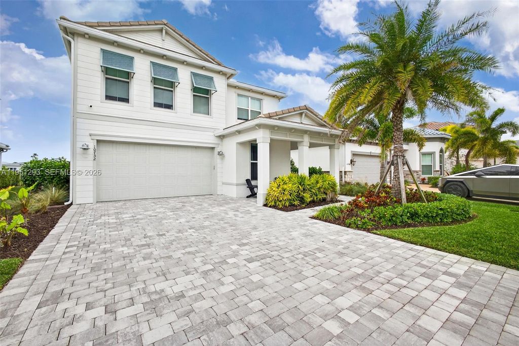 Photo of 10752 Northbrook Cir, Palm Beach Gardens, FL 33412 (MLS # A11951293)
