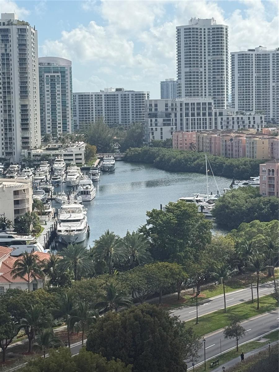 TURNBERRY VLG NO TOWER CO - Residential Lease