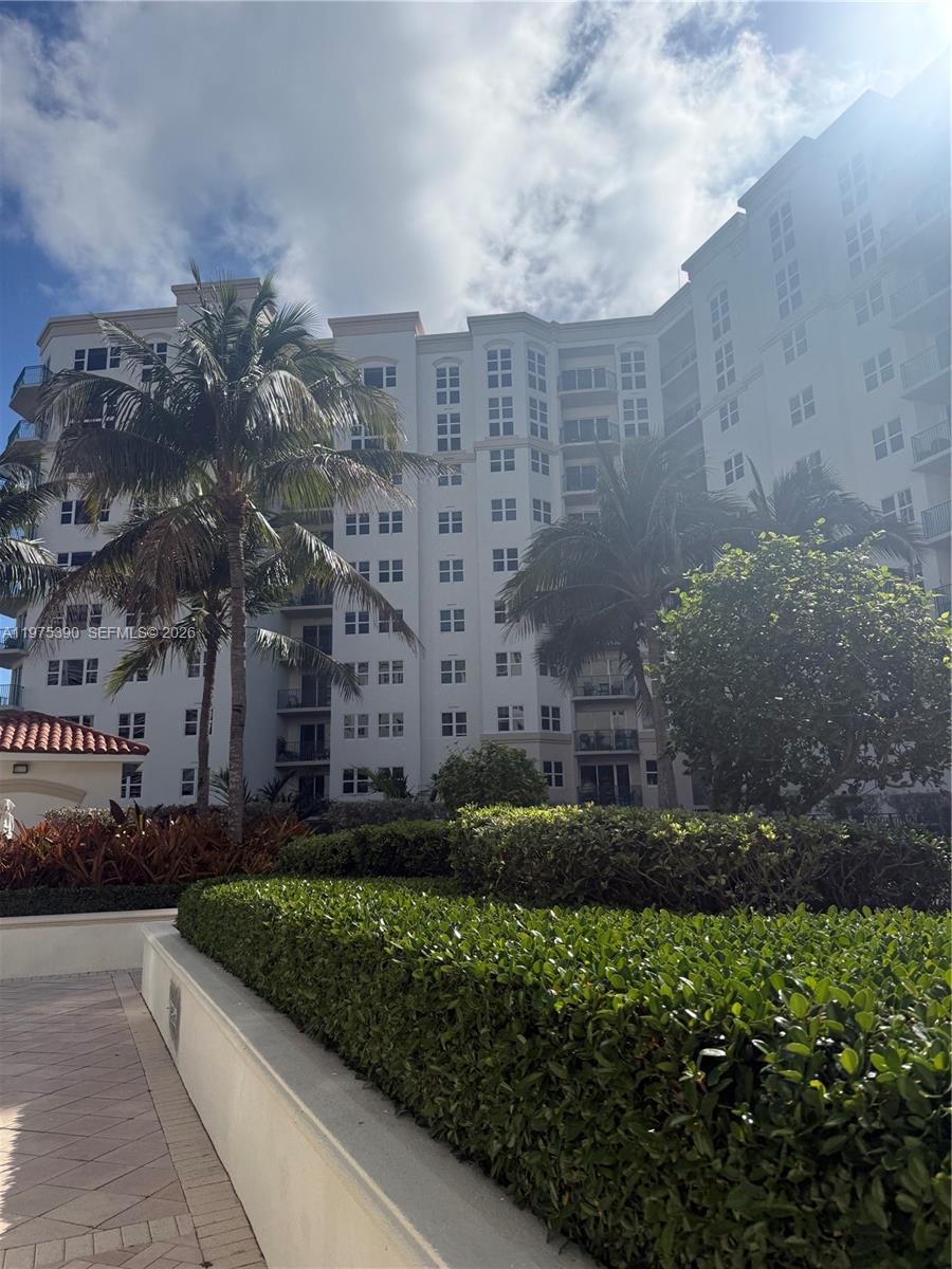 TURNBERRY VLG NO TOWER CO - Residential Lease