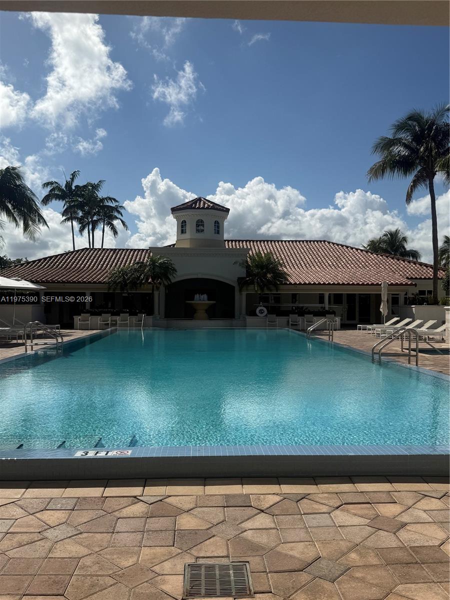 TURNBERRY VLG NO TOWER CO - Residential Lease