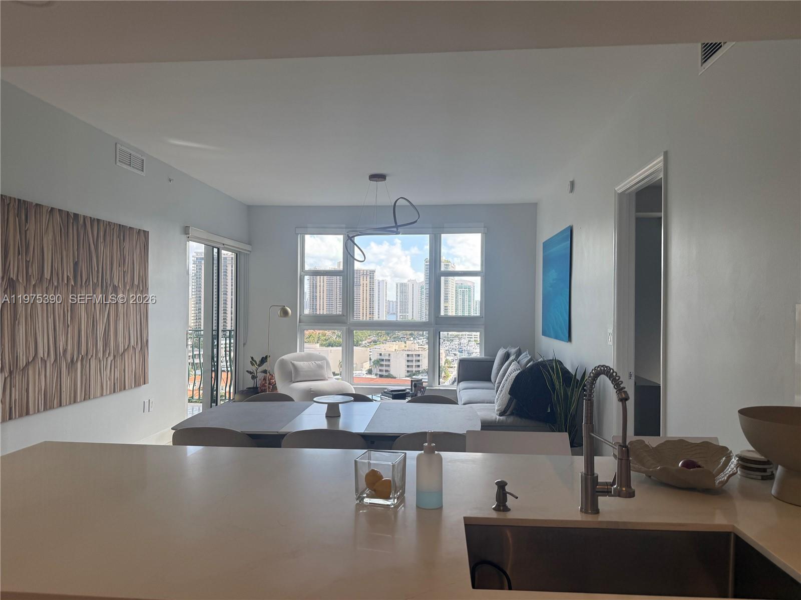 20000 E Country Club Dr PH09