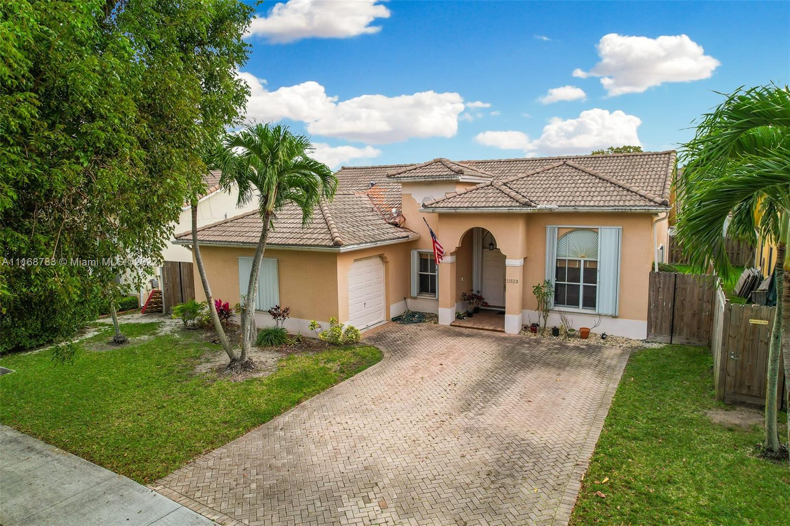 REVISED PLAT OF HAMMOCKS - Residential