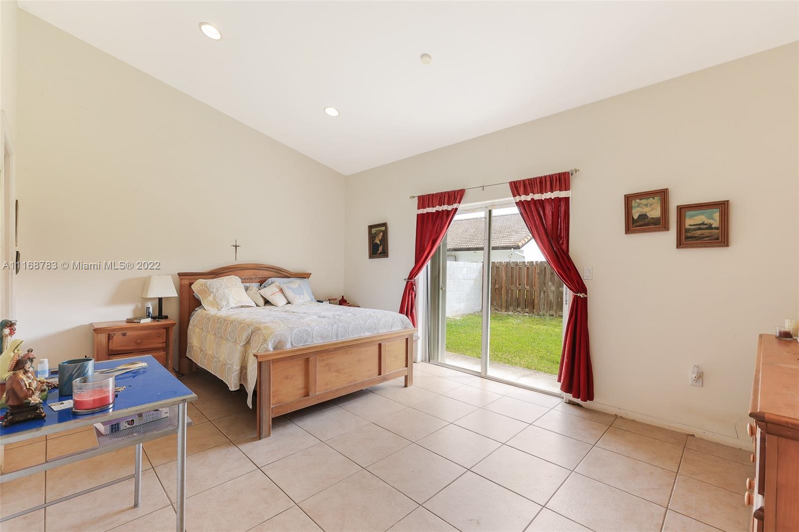 REVISED PLAT OF HAMMOCKS - Residential