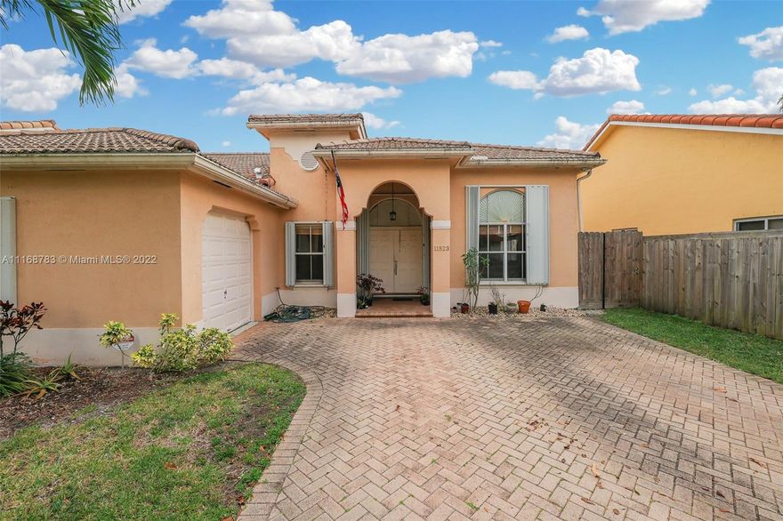 3 bedrooms and 2 bathrooms home located in Hammocks Manor. Vaulted ceiling. Open layout with a large living room, Florida room and Kitchen with a walk-in pantry. Large master bedroom with walk-in closet. 1 car garage. Accordion shutters all throughout. Come make this home your own. Property will not last! Open House this Sunday, March 6th from 1-3pm.