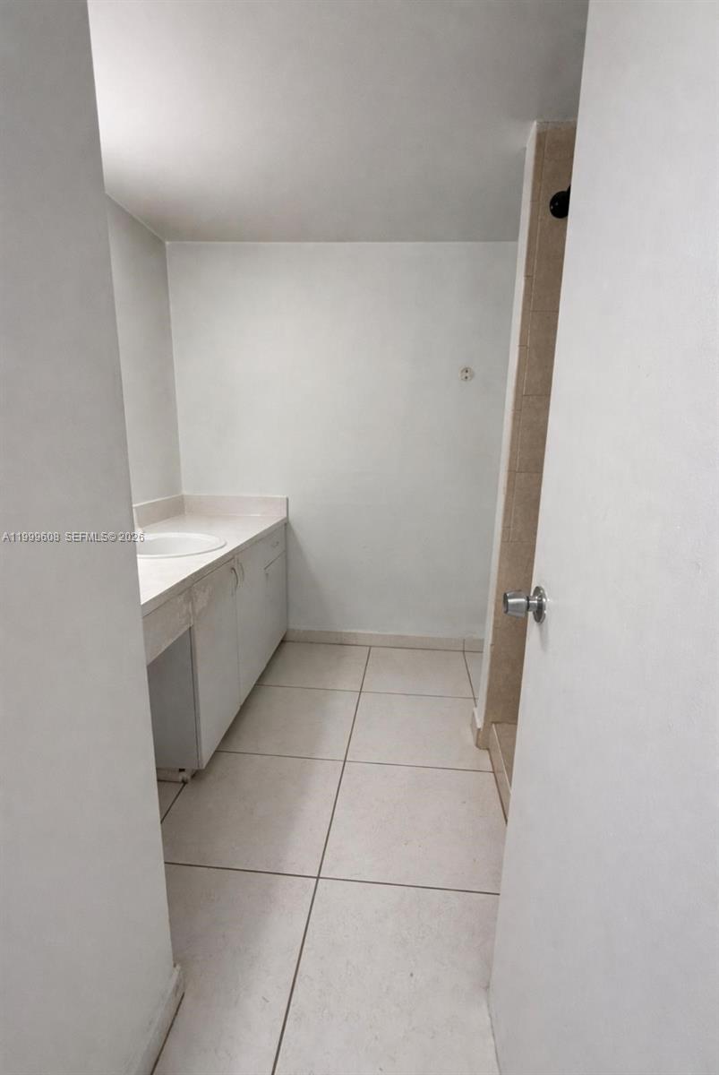 LAKEVIEW GARDENS AT MIAMI - Residential Lease