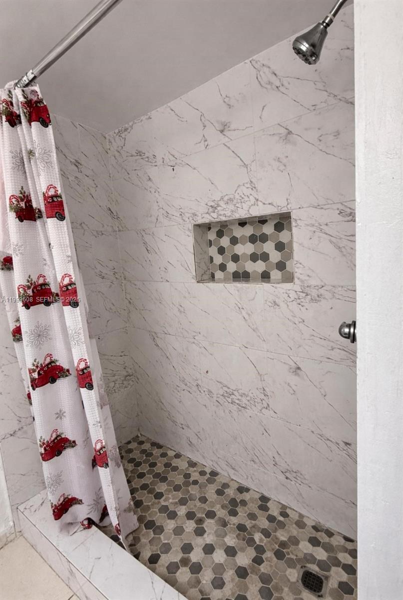 LAKEVIEW GARDENS AT MIAMI - Residential Lease