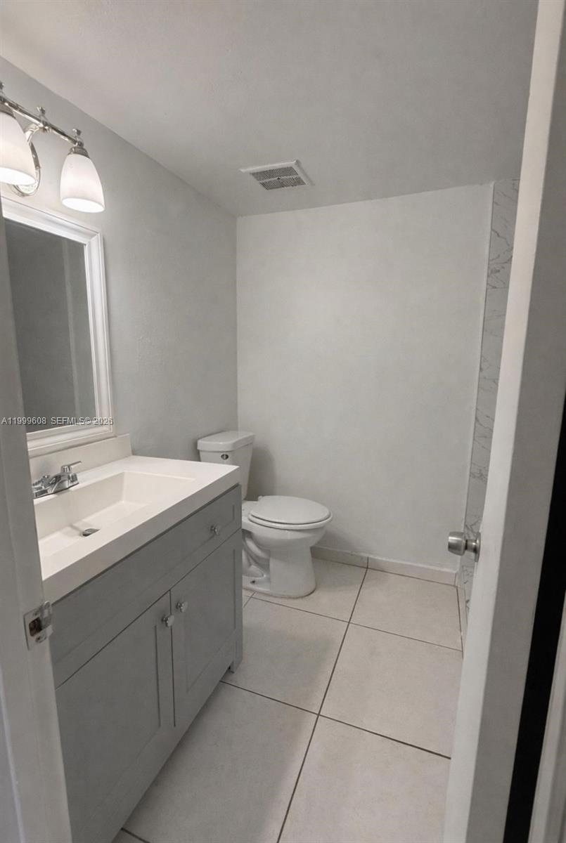 LAKEVIEW GARDENS AT MIAMI - Residential Lease