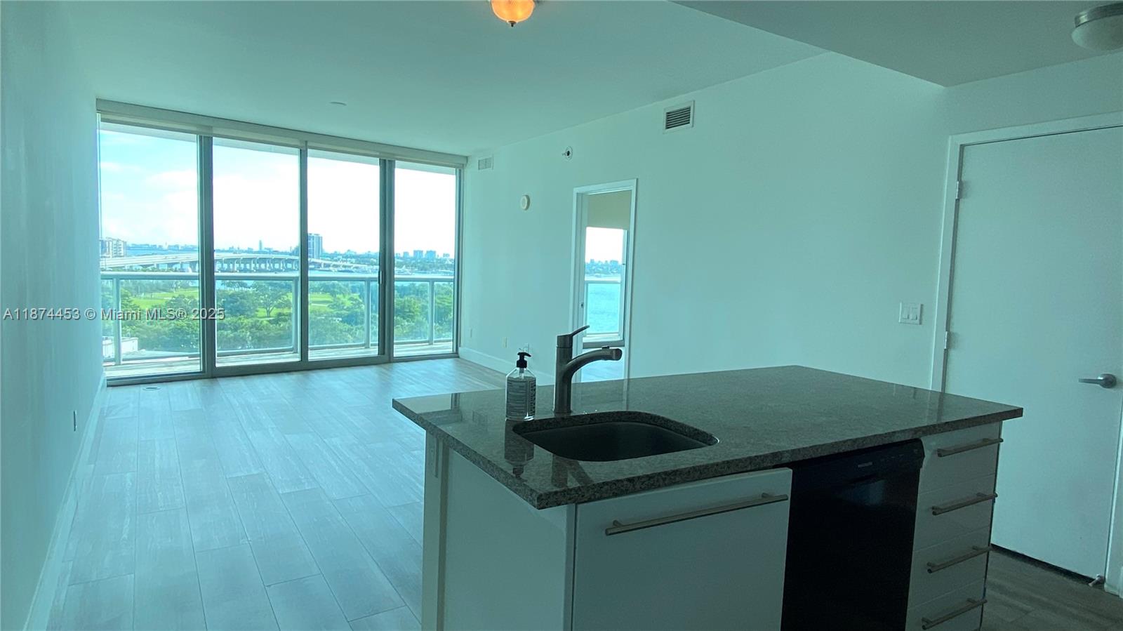 888 Biscayne Blvd 911