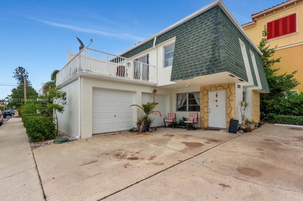 Photo of 202 S Federal Hwy #1, Lake Worth, FL 33460 (MLS # A11606121)