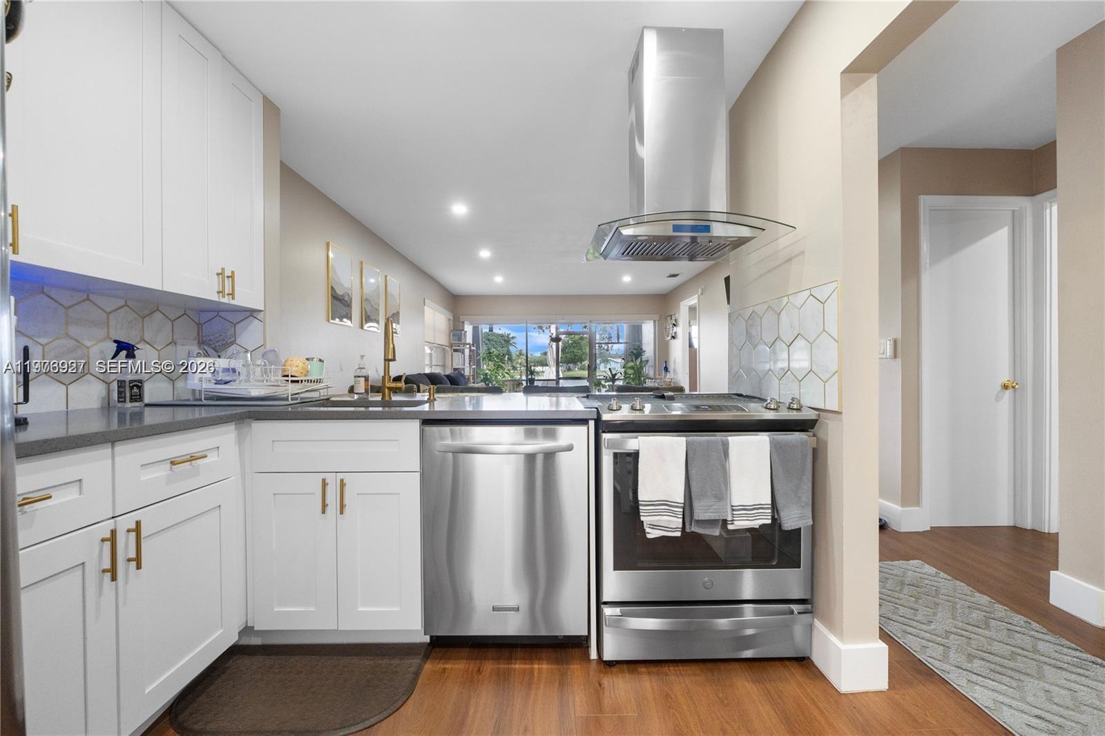 LAKEWOOD EAST SEC 1 - Residential Lease