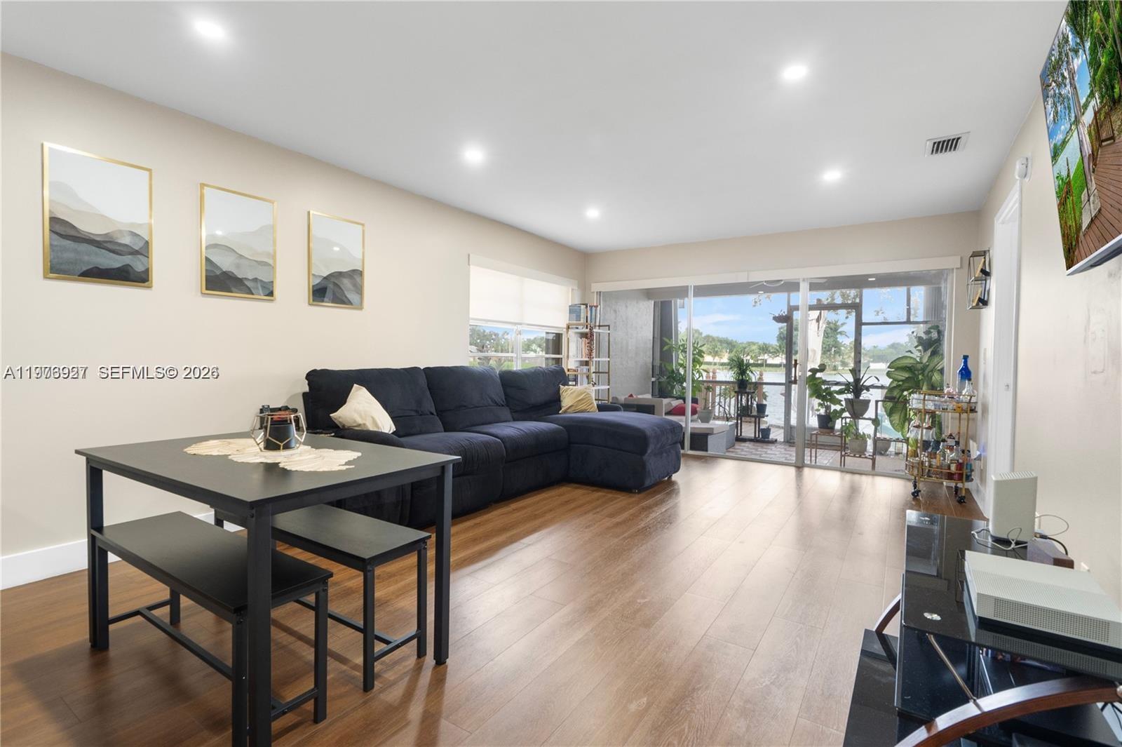 LAKEWOOD EAST SEC 1 - Residential Lease