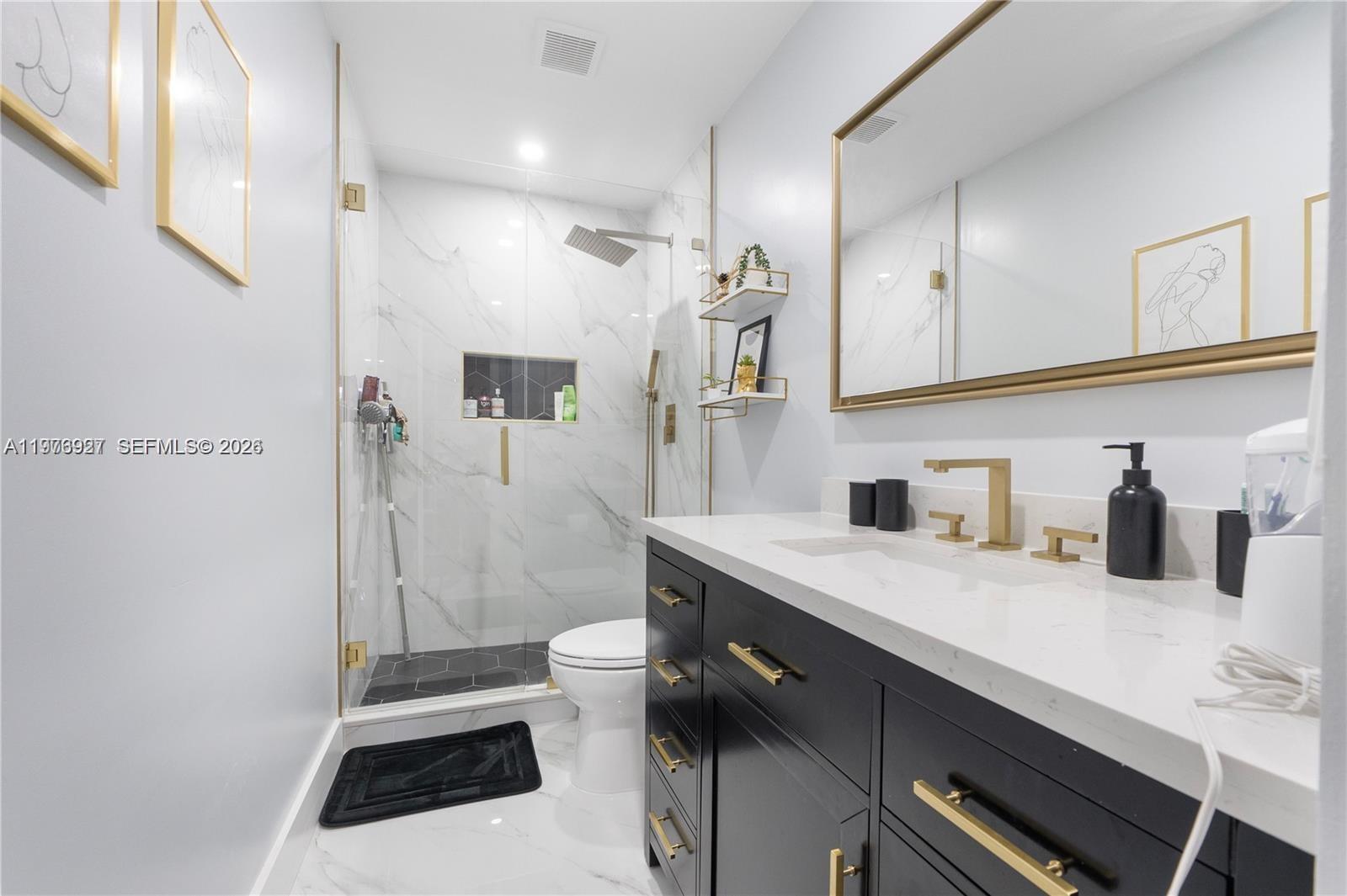 LAKEWOOD EAST SEC 1 - Residential Lease