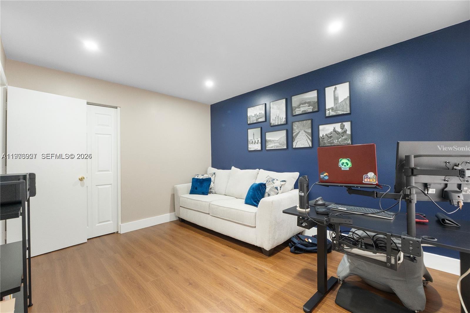 LAKEWOOD EAST SEC 1 - Residential Lease