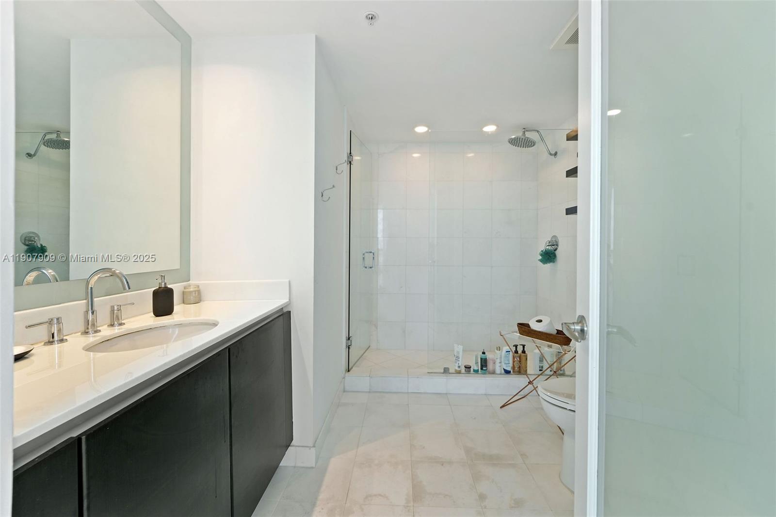 ONYX ON THE BAY CONDO - Residential Lease