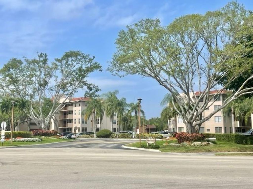 Photo of 9520 Seagrape Dr #406, Davie, FL 33324 (MLS # A11565961)