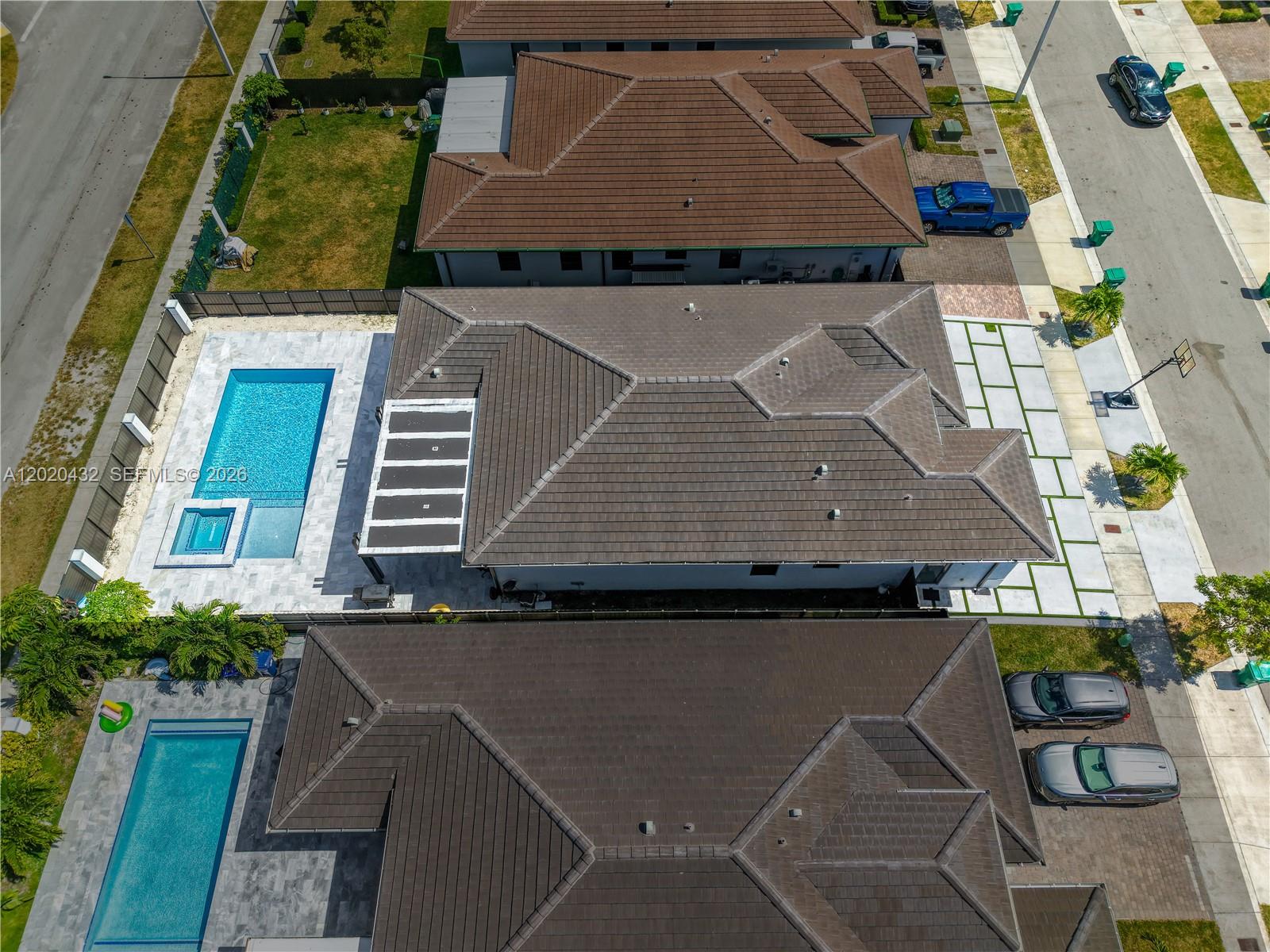 SOUTH MIAMI LAKES - Residential