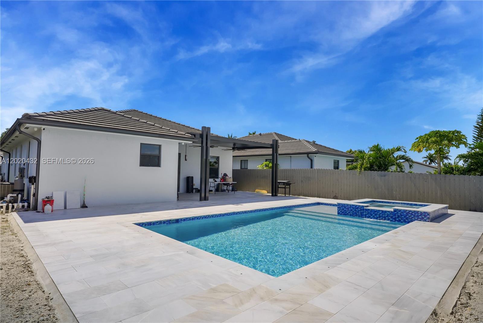 SOUTH MIAMI LAKES - Residential
