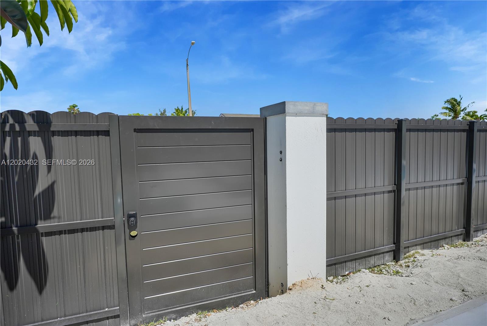 SOUTH MIAMI LAKES - Residential