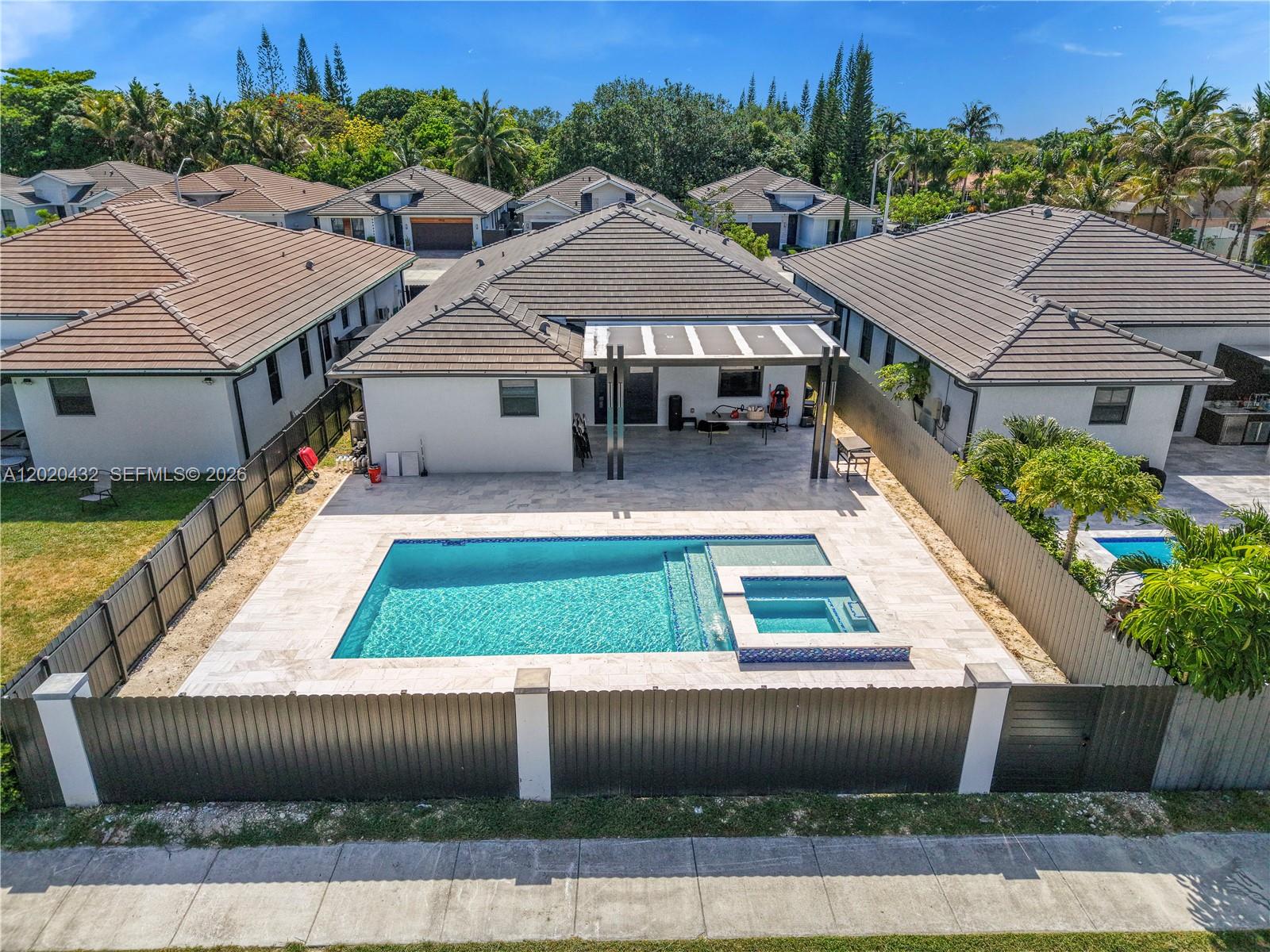 SOUTH MIAMI LAKES - Residential