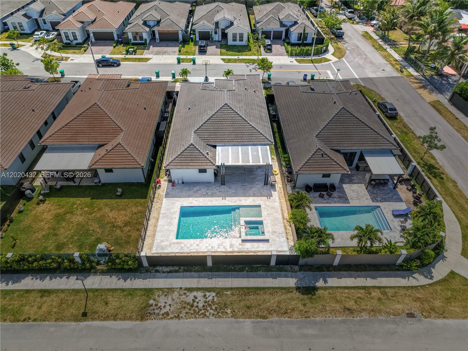 SOUTH MIAMI LAKES - Residential