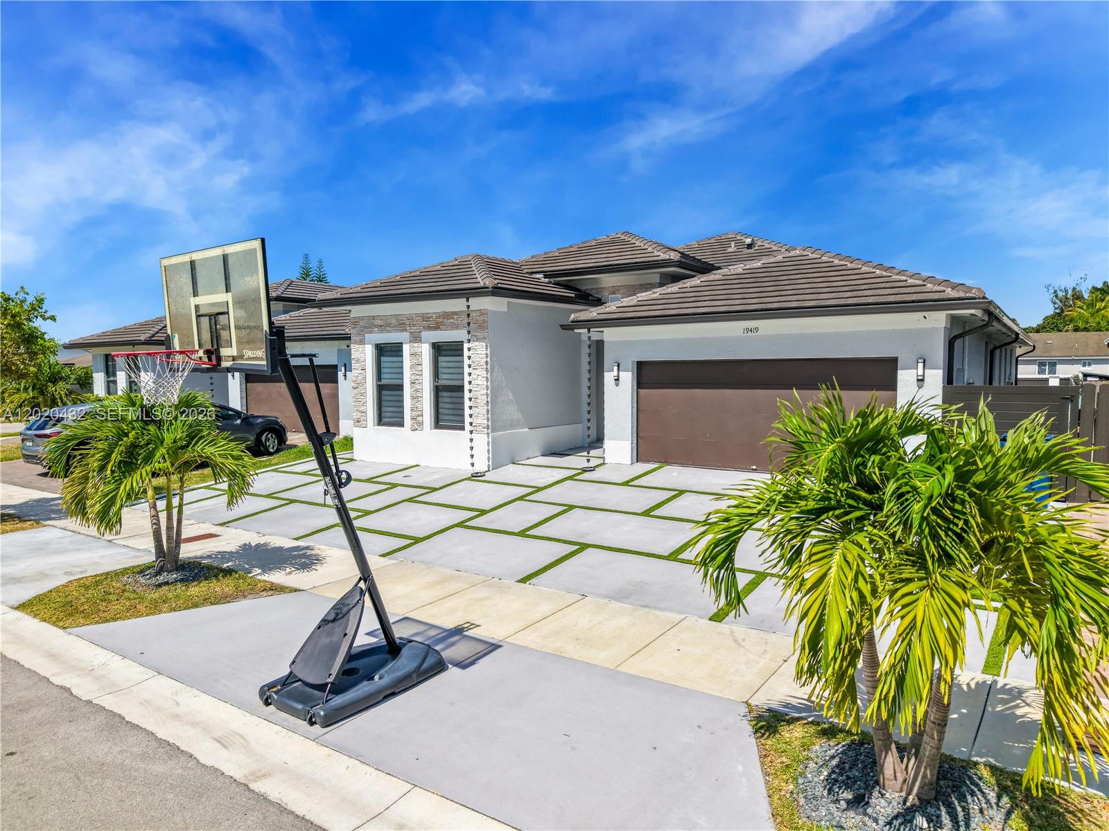 SOUTH MIAMI LAKES - Residential
