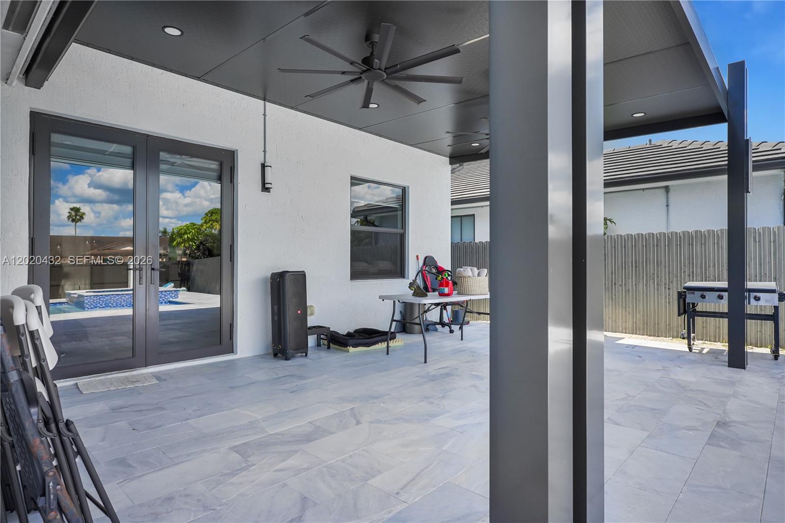 SOUTH MIAMI LAKES - Residential