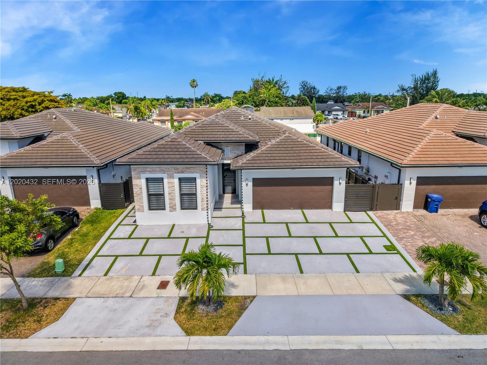 SOUTH MIAMI LAKES - Residential