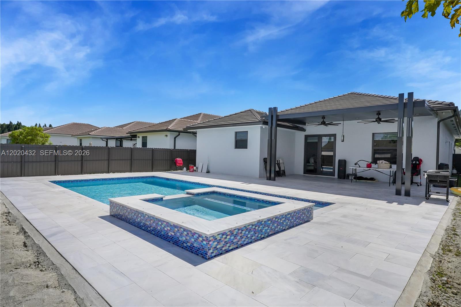 SOUTH MIAMI LAKES - Residential