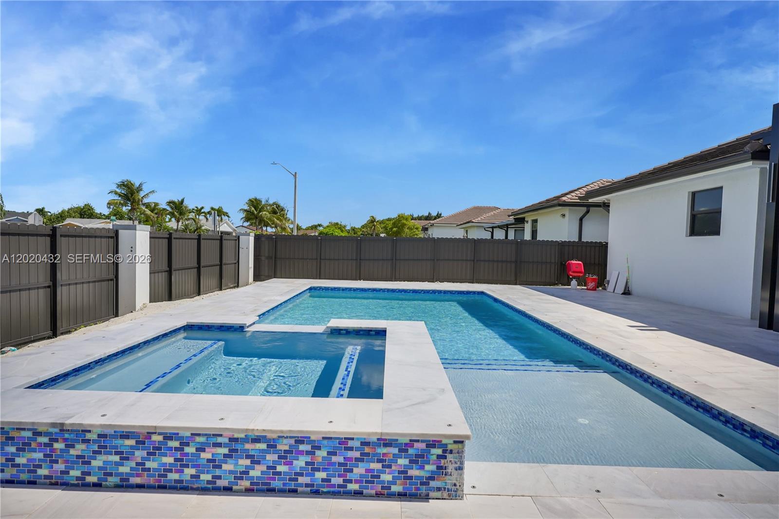 SOUTH MIAMI LAKES - Residential