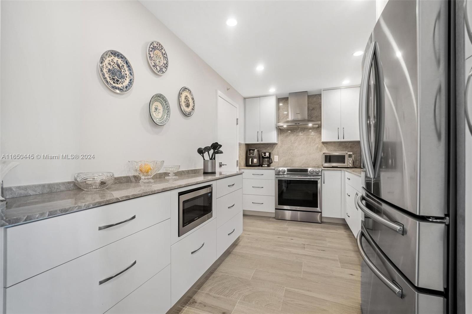 GABLES WATERWAY TOWERS CO - Residential