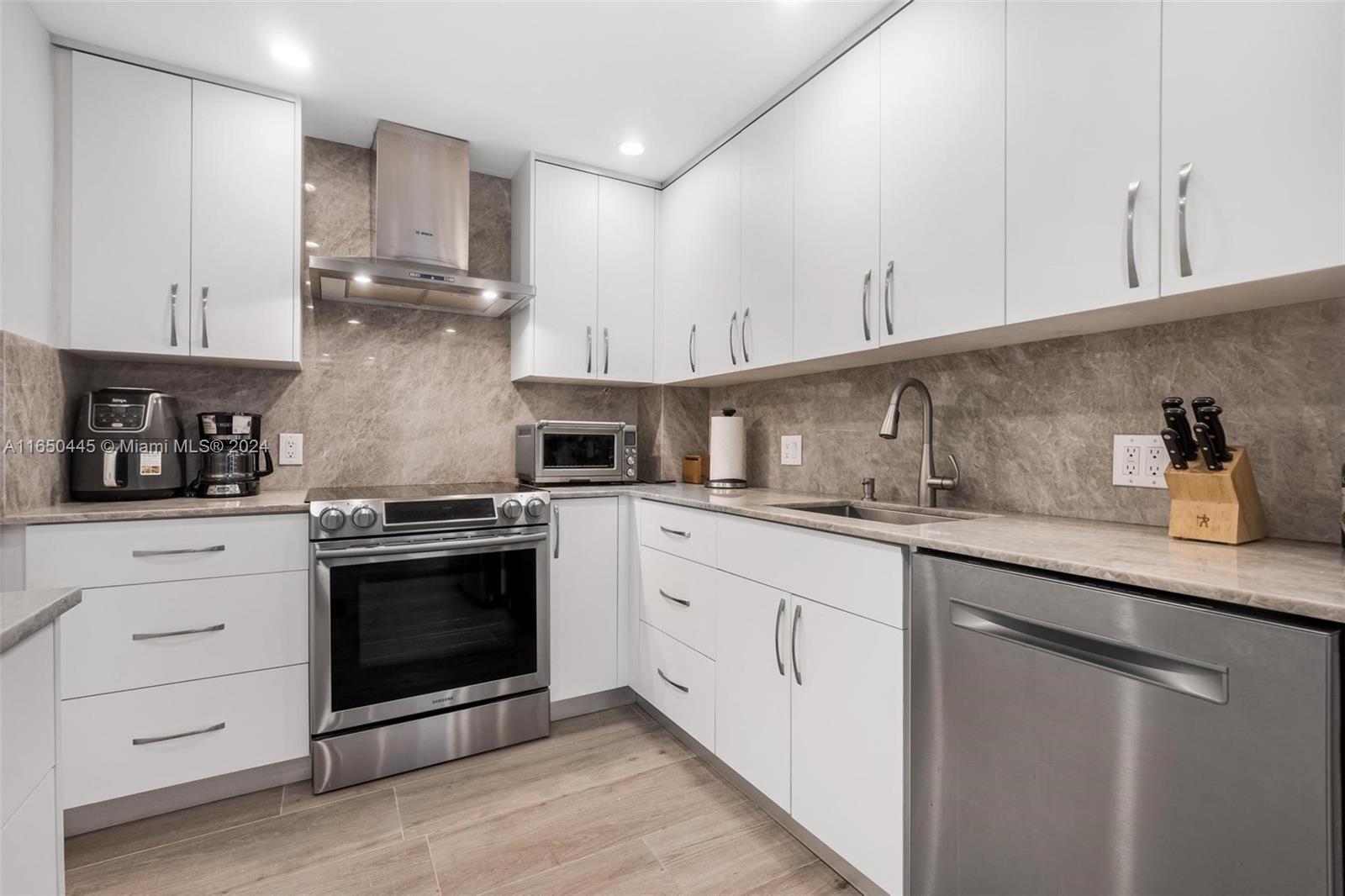 GABLES WATERWAY TOWERS CO - Residential