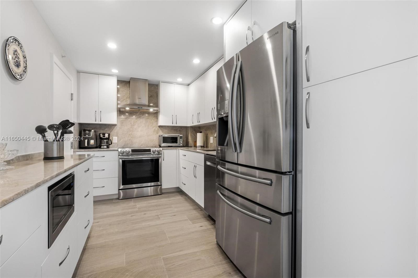 GABLES WATERWAY TOWERS CO - Residential