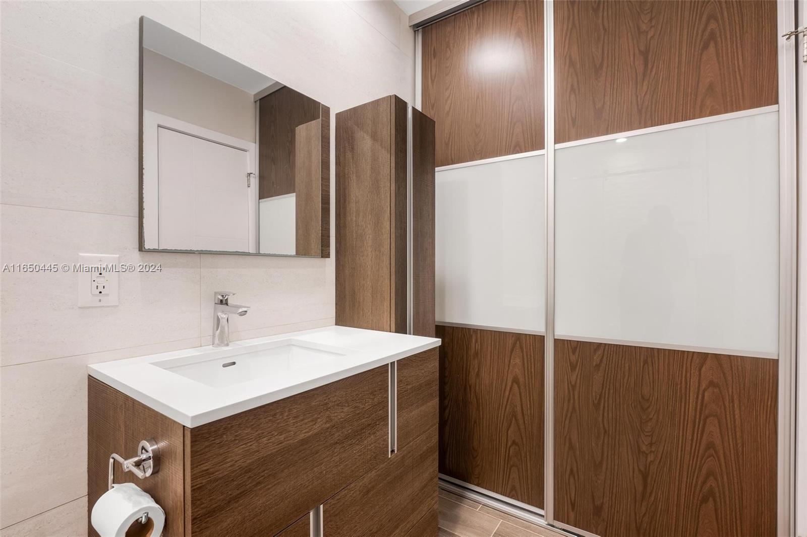GABLES WATERWAY TOWERS CO - Residential