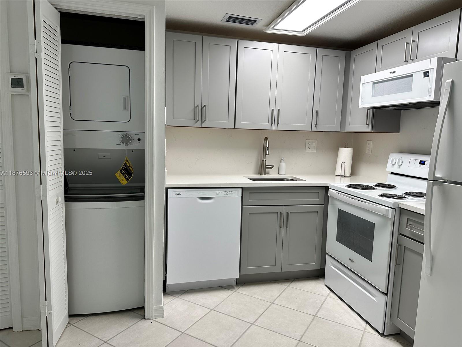 Fully renovated 1BR/1BA, just steps from Biscayne Bay and Coconut Grove’s best dining and shopping. This 362 SF pied-à -terre offers modern finishes, updated kitchen and bath, and the rare convenience of an in-unit washer/dryer. Designed for those who value lifestyle over square footage, perfect for someone who wants to be part of one of Miami’s most sought-after neighborhoods without the price tag of a luxury condo. Easy to show, kindly use showing assist.