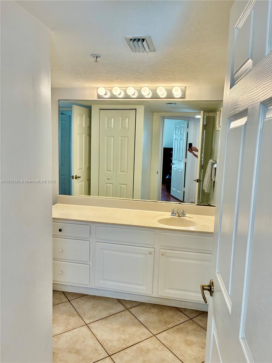 THE RESIDENCE - Residential