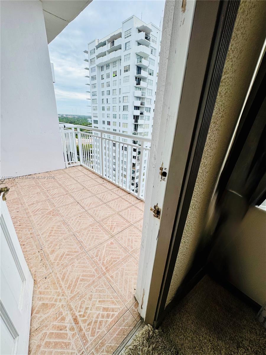 DEL PRADO - Residential