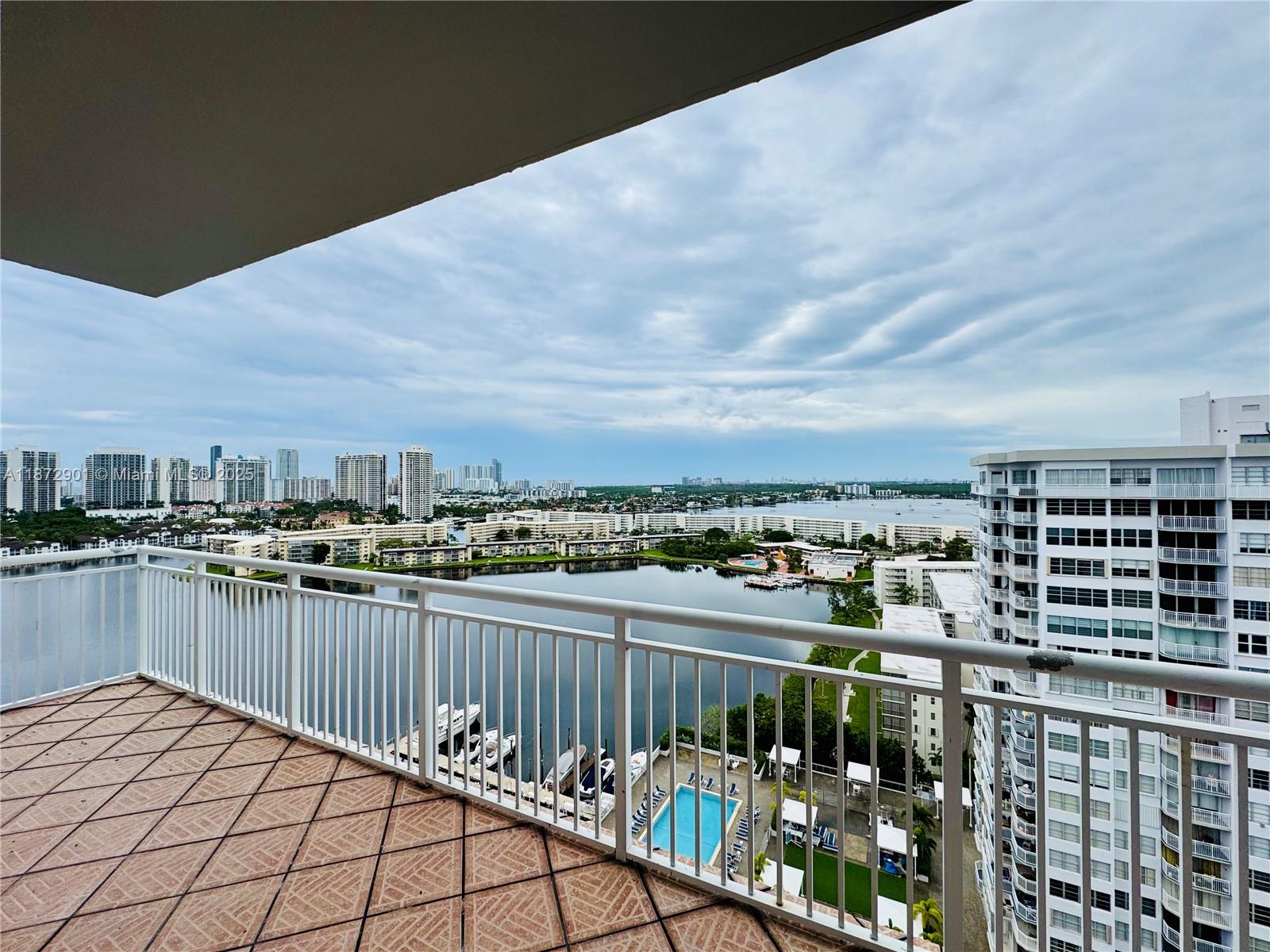 DEL PRADO - Residential