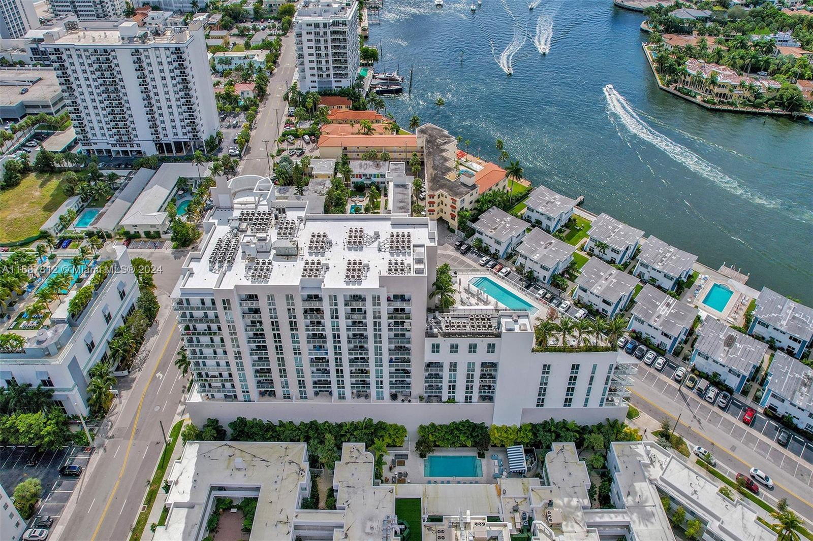 Rental Property at 401 N Birch Rd 513, Fort Lauderdale, Broward County, Florida - Bedrooms: 1 
Bathrooms: 1  - $5,000 MO.