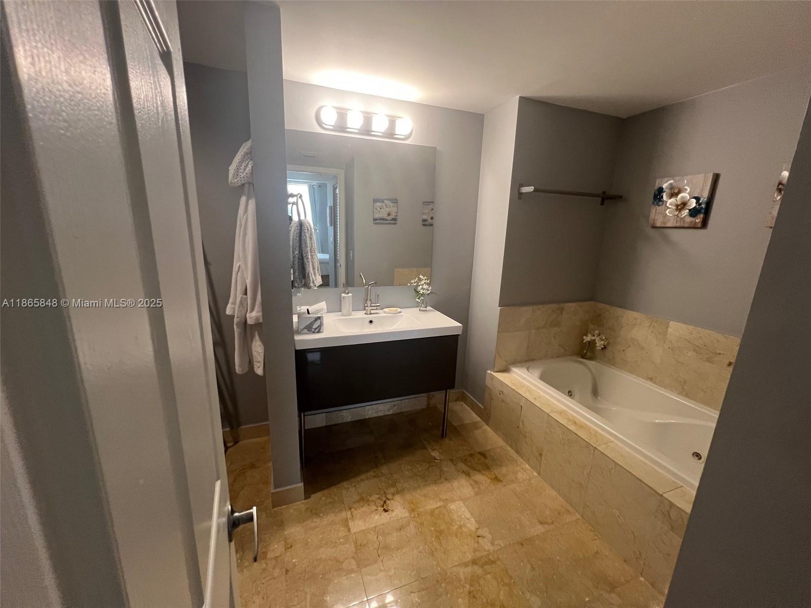 THE MINORCA CONDO - Residential