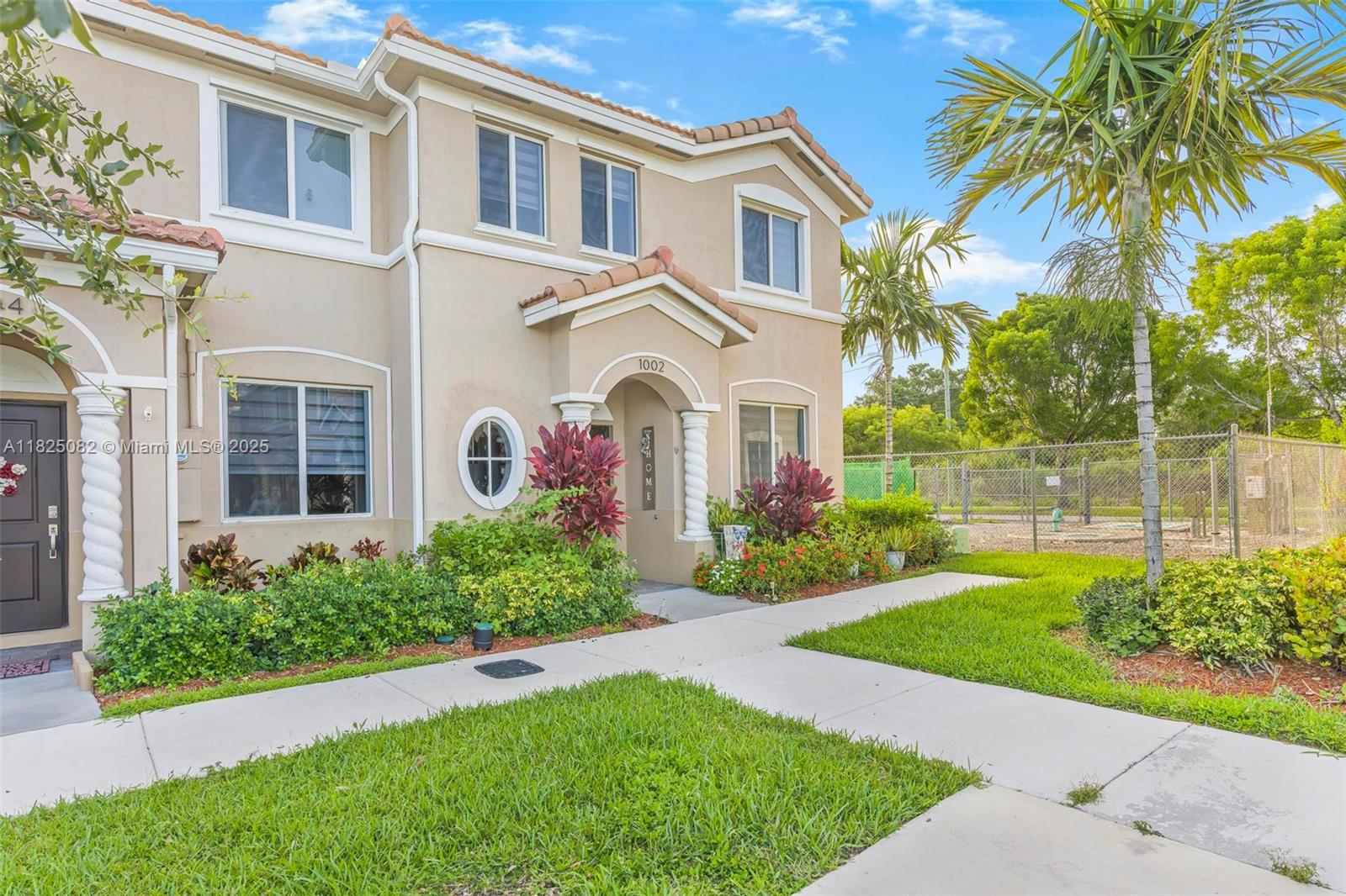 1002 SE 23rd Ave, Homestead, FL, 33035/$369,000 3 1002 SE 23rd Ave