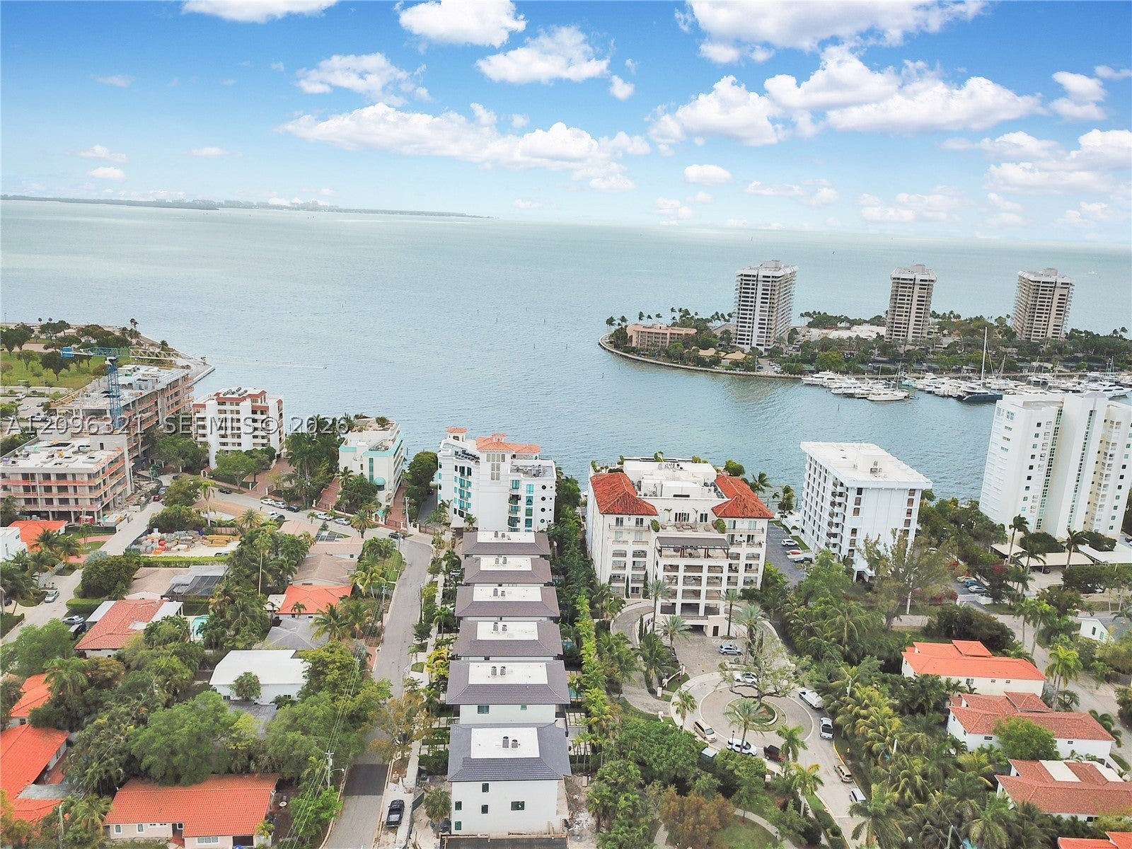 3550 W Glencoe St, Miami, FL, 33133/$5,195,000 2 3550 W Glencoe St