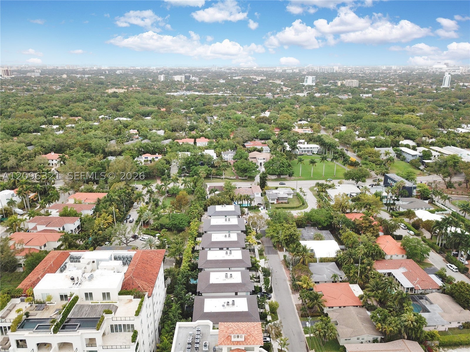3550 W Glencoe St, Miami, FL, 33133/$5,195,000 4 3550 W Glencoe St