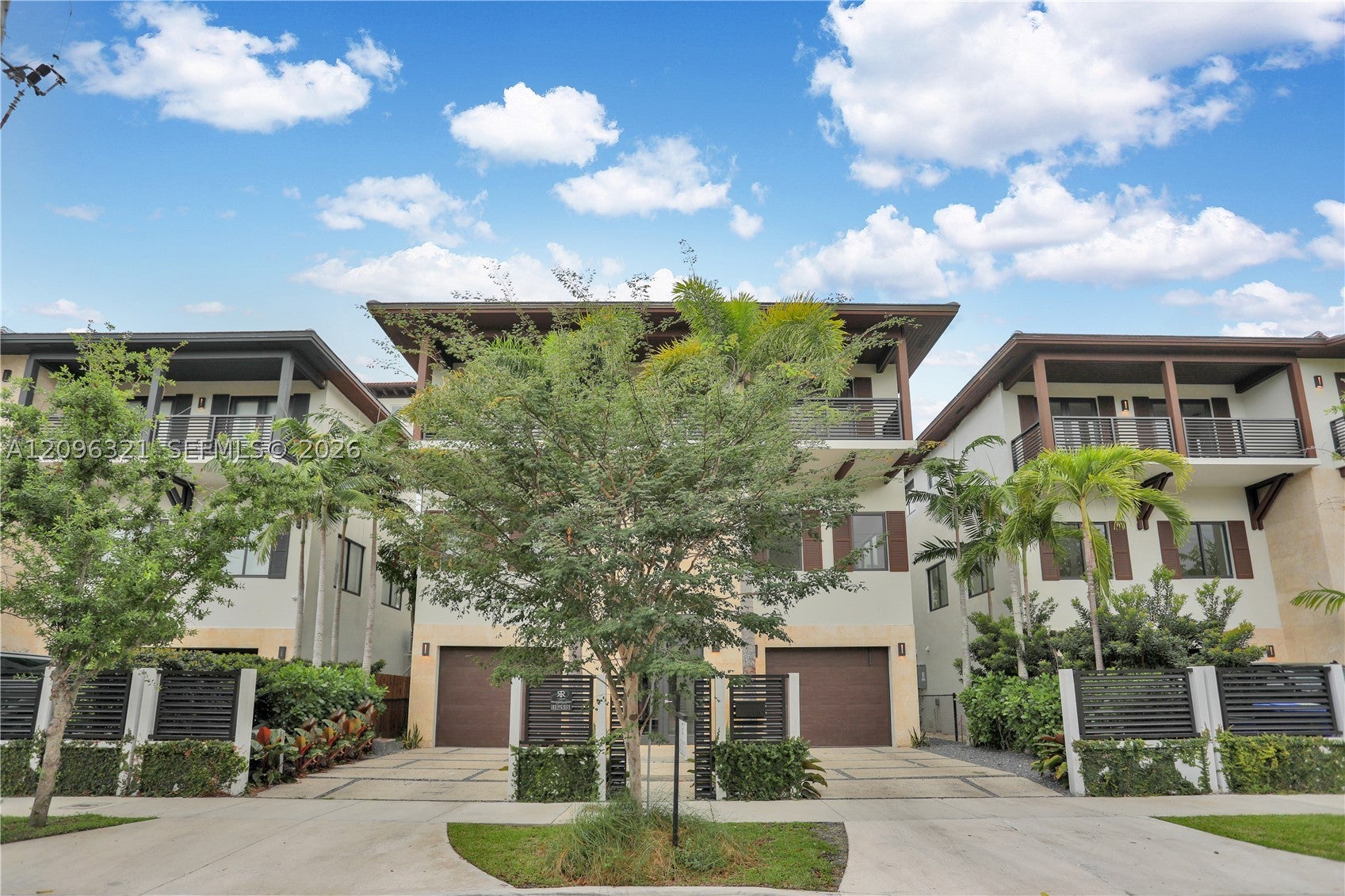 3550 W Glencoe St, Miami, FL, 33133/$5,195,000 1 3550 W Glencoe St