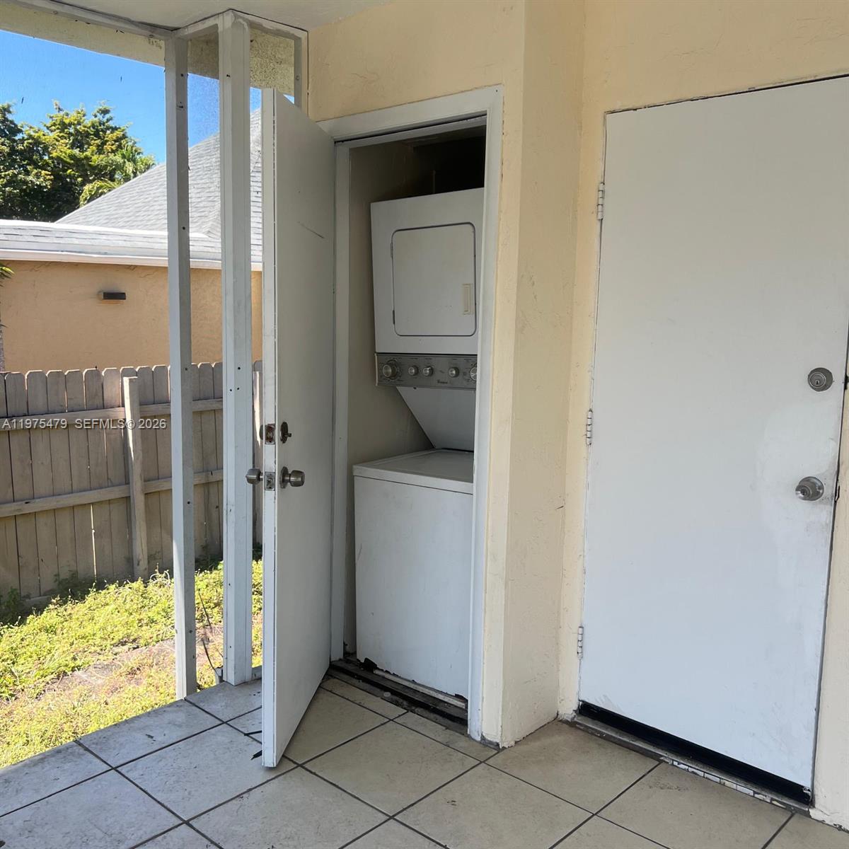 TOWN OF HALLANDALE B-13 - Residential
